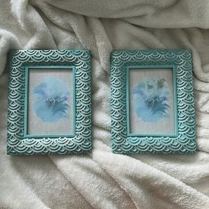 2 Picture frames